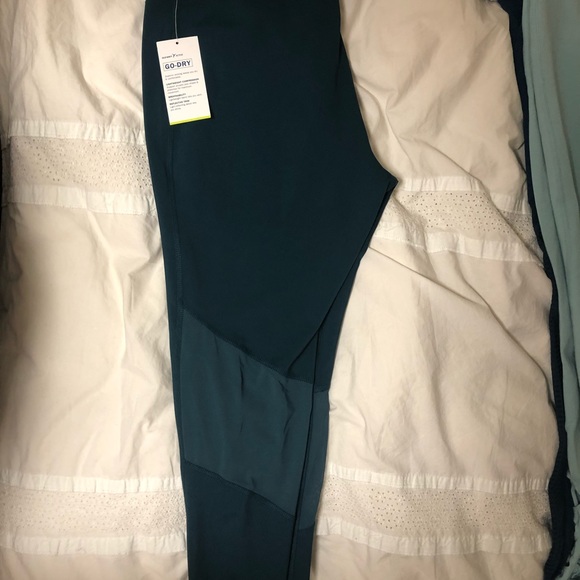 Mid-Rise Elevate Lightweight Compression Leggings - Picture 3 of 3